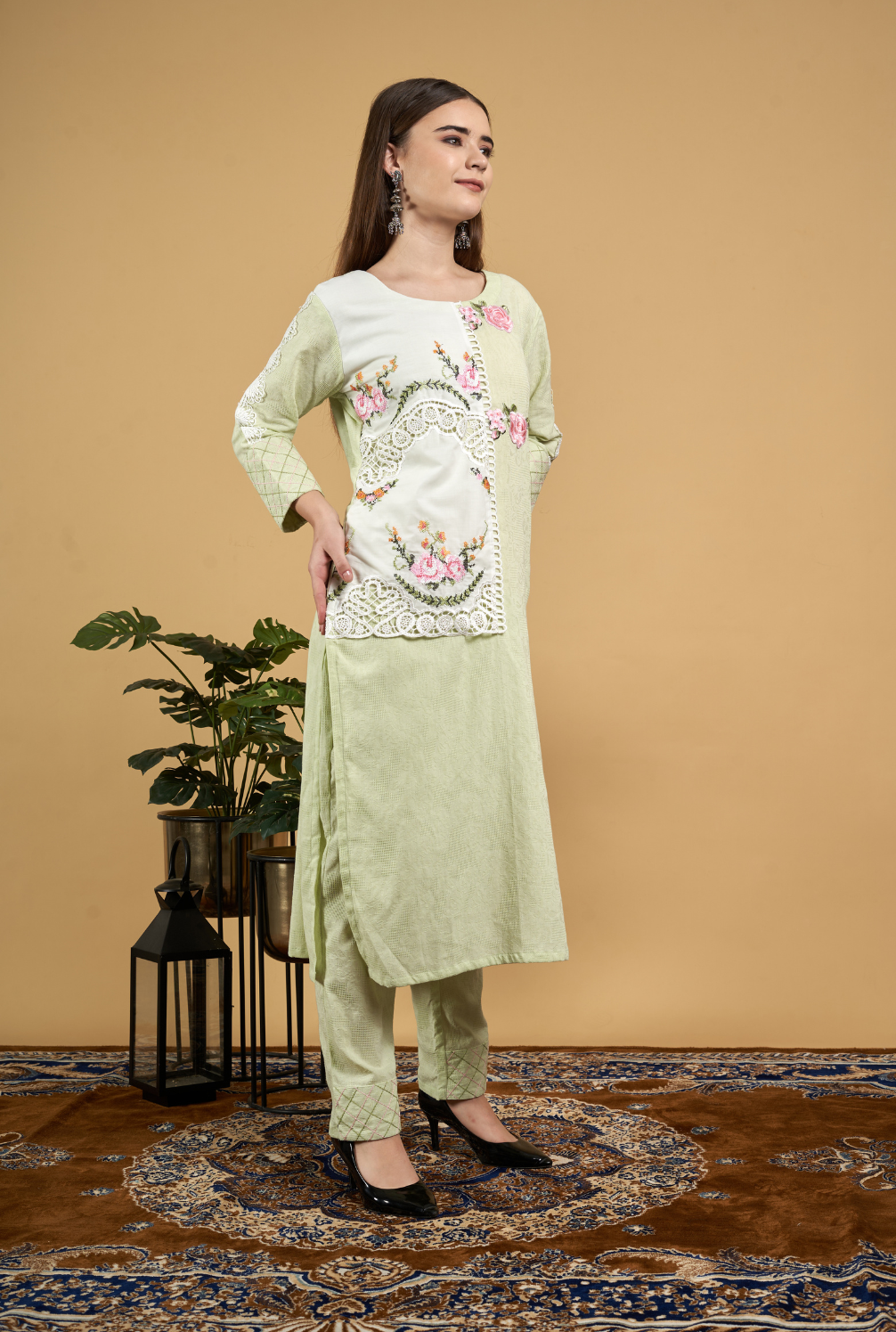 Embroidered Kurta Set with Floral Applique