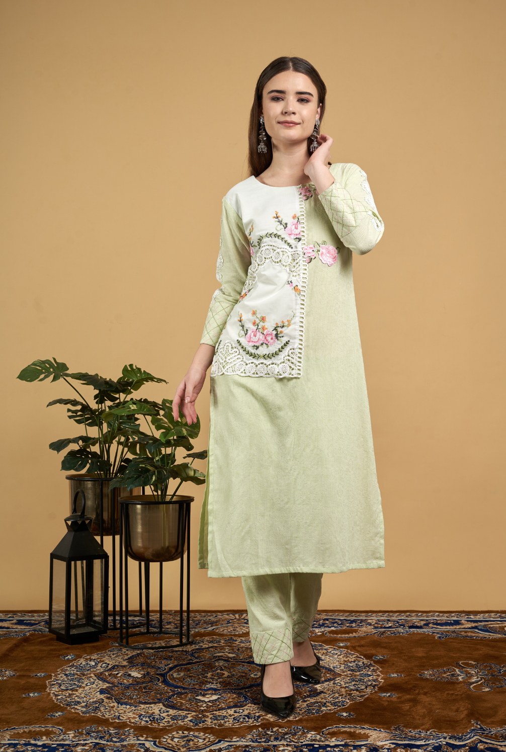 Embroidered Kurta Set with Floral Applique