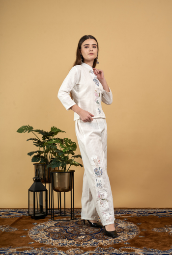 Floral Embroidered Mandarin Collar Kurta Set