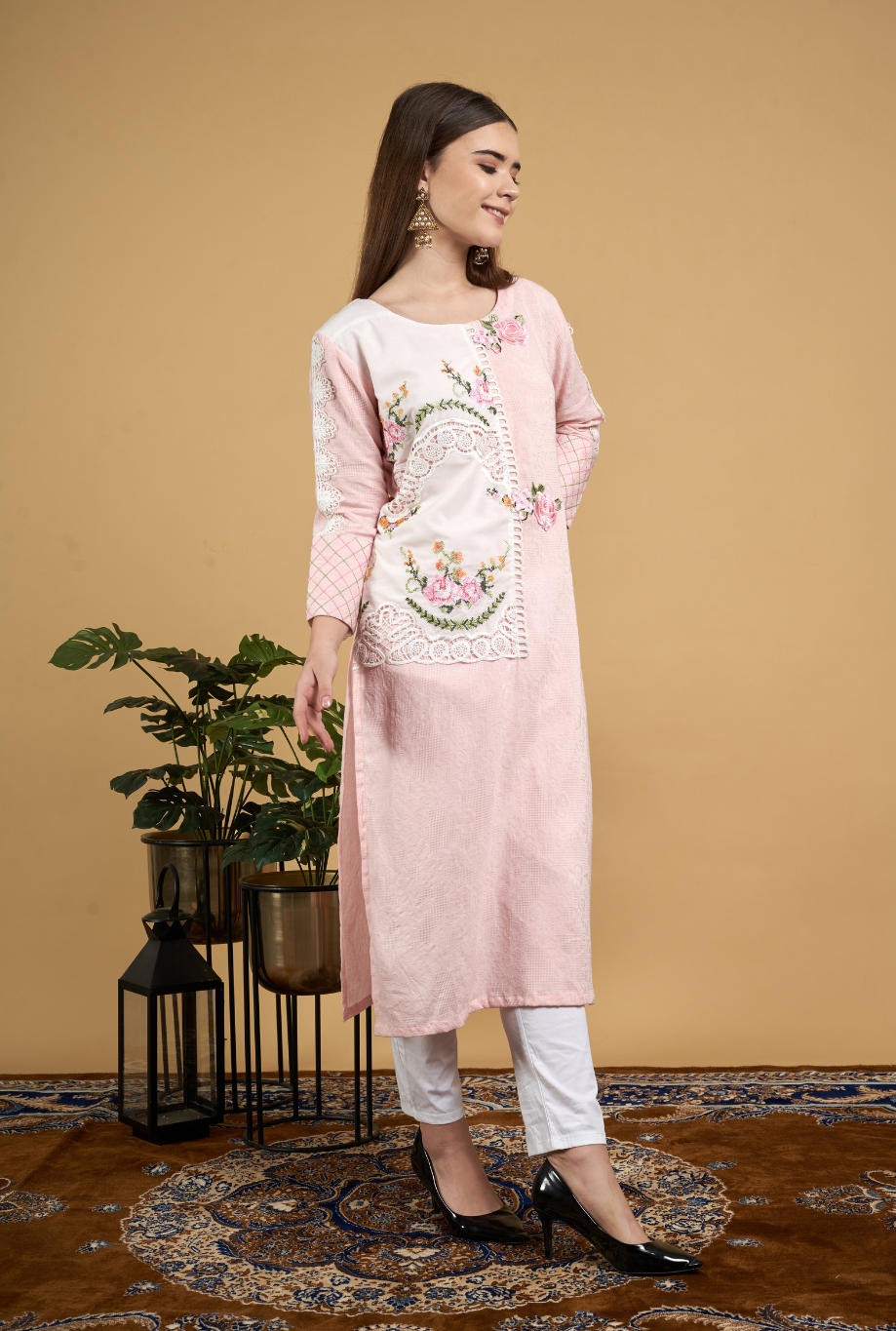Embroidered Kurta Set with Floral Appliqué
